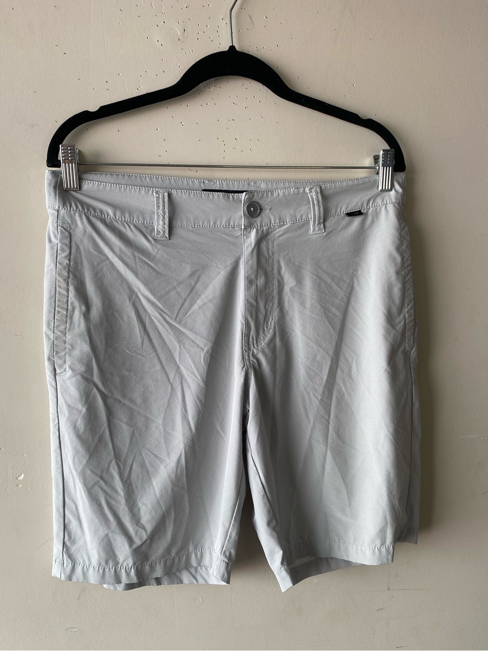 TravisMathew Light Grey Micro Stripe Performance Golf Shorts 32 Preppy - Picture 6 of 10